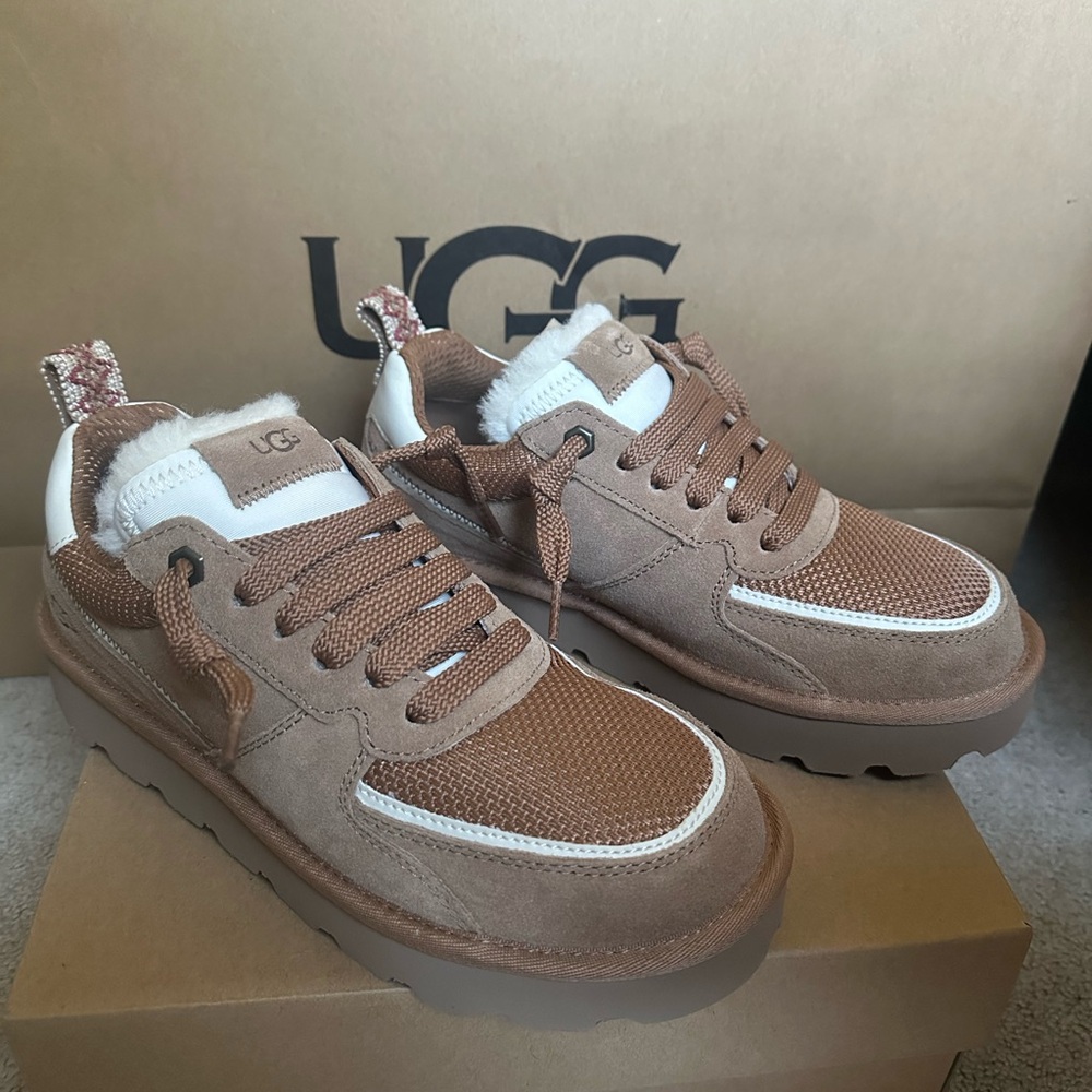 UGG Woman’s Chestnut Boot Sneakers